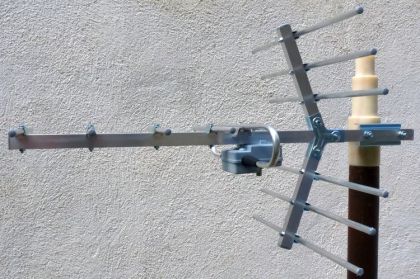 Antena TV UIF pentru canalele can. 21-60 (470-790 MHz) digitala, castig 7-9 dBi