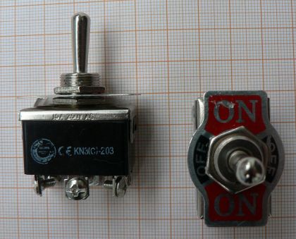Intrerupator On-Off, rosu, 1circ/3pol, 3A/250V, 20x13mm