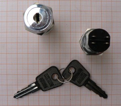 Intrerupator cu cheie On-Off, nichelat, 2circ/poli, 2A/250V, fi20mm