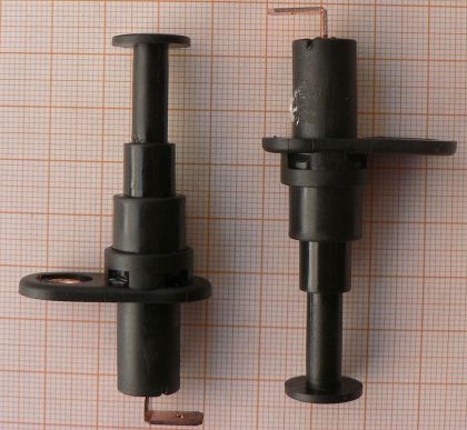 Push buton auto, negru, ON-(OFF), 1circ/2pol/2poz, 20A/12V (parghie mai lunga)