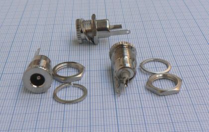 Mufa/conector DC mama, pe panou, 2,1mm (plastic integral, cu 2 gauri)