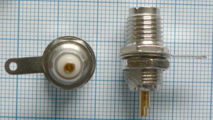 Mufa mini UHF tata, cablu RG58, sertizabila (fixare pe panou)