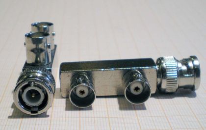 Adaptor/reductie BNC tata - 2x BNC mama (forma tip L)