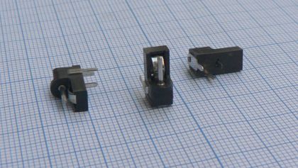 Mufa/conector DC mama placa, 0.9mm