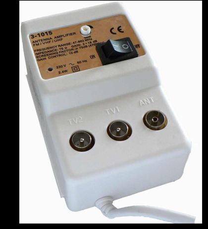 Amplificator de semnal TV/CATV, 1 IN - 2 OUT, banda 47-862 MHz, castig 18 dBi