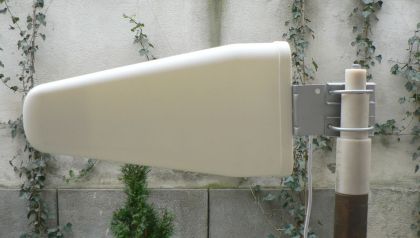 Antena panou, pentru stabilizare/amplificare a semnalului GSM/DCS/3G, 15 dBi