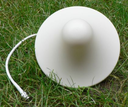 Antena pentru amplificare semnal in banda de  2.4 si 5, 5 Ghz, 3-5dBi