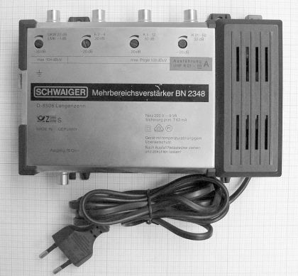 Amplifificator pentru semnal TV/CATV , 4* IN/1* OUT, in banda FM-FIF-UIF, castig 18-33dB, pentru cladiri