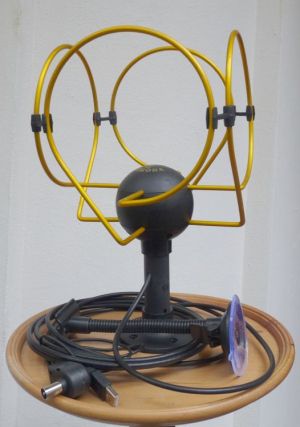 Antena TV ,DVB-T, FIF-UIF, castig 30db (4 dipoli rotunzi, interior, cu ventuza)