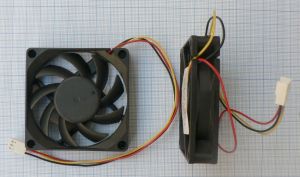 Ventilator, 70x70mm, 12V/0,18A, cu senzor de turatie