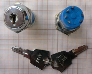 Intrerupator cu cheie On-Off, nichelat, 6pol/2poz, 2A/250V