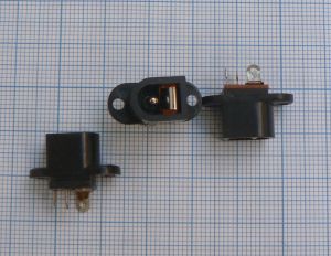 Mufa/conector DC mama, pe panou, 2,1mm (metalic integral, cu gaura)