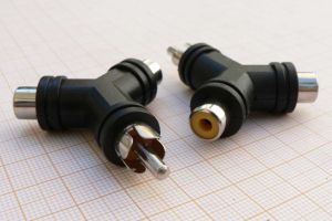 Adaptor/reductie RCA tata - 2x RCA mama (stea 60 grade, 2 RCA mama + 1 RCA tata)