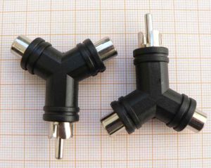 Adaptor/reductie RCA tata - 2x RCA mama (stea 60 grade, 2 RCA mama + 1 RCA tata)