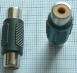 Adaptor/reductie RCA mama - RCA mama (carcasa plastic)