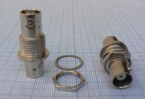 Adaptor/reductie BNC mama - BNC mama, fixare panou
