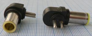 Mufa/conector DC tata 7,9x0,9x5,6x13mm, la 90°, cu 2 pini