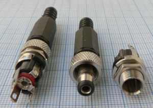 Set mufe/conector pereche DC: mama PCB 2,1x5,5mm, tata 2,1x5,5x10mm, cu filet de protectie