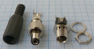 Set mufe/conector pereche DC: mama PCB 2,1x5,5mm, tata 2,1x5,5x10mm, cu filet de protectie