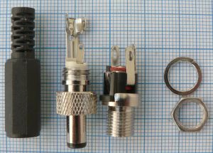 Set mufe/conector pereche DC: mama PCB 2,1x5,5mm, tata 2,1x5,5x10mm, cu filet de protectie
