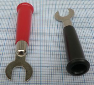 Mufa banana cu varf tip furca, pe cablu 5,9mm