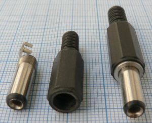 Mufa/conector DC tata 0.8x2.5x10,cablu 5mm