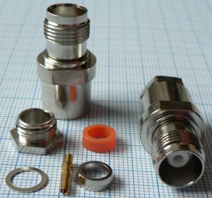Mufa TNC mama, cablu LMR240, prindere mecanica