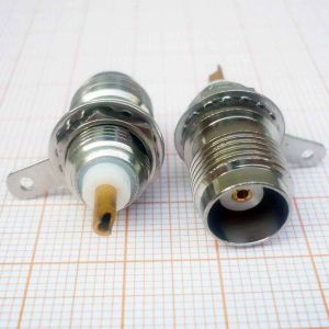 Mufa TNC mama, pe panou, fixare prin filet