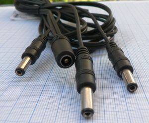 Cablu pentru surse DC mama 2,1x5,5mm - 3x DC tata 2,1x5,5mm, 2m