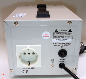 Stabilizator de tensiune cu servo AVR, 500VA, intrare 150-220Vca, iesire 220Vca