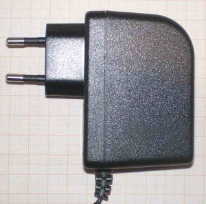 Sursa de alimentare 12V/2A, intrare 220Vca (cablu 1,2m)