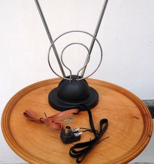 Antena TV+FM de interior cu suport ( 2 cabluri)