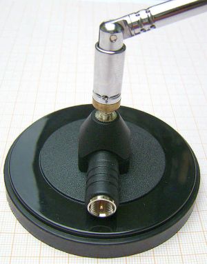 Antena pentru amplificare semnal de telefonie mobila, telescopica,2.5m ,conector, cistig 5 dBi