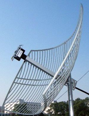 Antena pentru amplificare semnal UMTS/3G, castig 24dBi