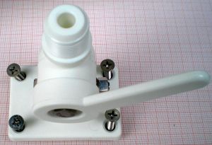 Suport plastic pentru antena, cu 2 grade de libertate, fixare in 4 suruburi