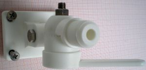 Suport plastic pentru antena, cu 2 grade de libertate, fixare in 4 suruburi