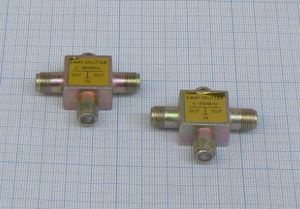 Spliter/distribuitor de semnal, 1 IN - 2 OUT, banda 5-900 MHz (iesiri pe mufe tip F)