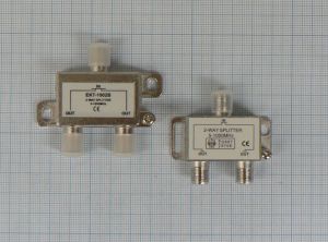Spliter/distribuitor de semnal, 1 IN - 2 OUT, banda 5-1000 MHz (configuratie 1 IN - 2 OUT)