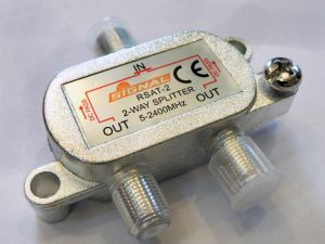 Spliter/distribuitor de semnal, 1 IN - 2 OUT, banda 5-2500 MHz