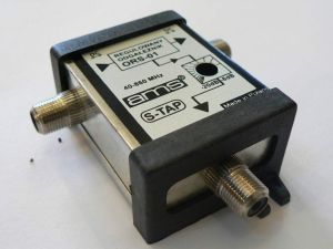 Spliter/distribuitor TAP de semnal, 1 IN - 2 OUT (atenuare 8-20dB), banda 40-862 MHz