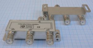 Spliter/distribuitor de semnal, 1 IN - 3 OUT, banda 5-1000 MHz