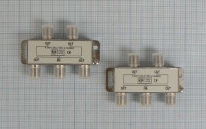 Spliter/distribuitor de semnal, 1 IN - 2 OUT, banda 5-1000 MHz (configuratie reala 1 IN - 4 OUT)