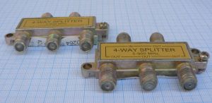 Spliter/distribuitor de semnal, 1 IN - 4 OUT, banda 5-900 MHz