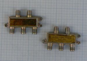 Spliter/distribuitor de semnal, 1 IN - 4 OUT, banda 5-900 MHz