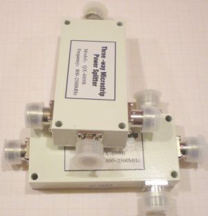 Distribuitor-sumator bidirectional pentru date si voce,1*In-3*Out, in banda de 0, 7-2, 7 Ghz