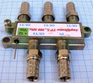 Amplificator de semnal TV CATV SAT  1*IN-4*OUT, in banda 47-862Mhz, castig max 15dbi