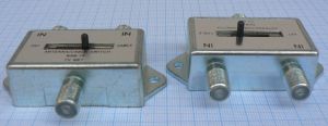 Sumator de semnal TV, 2 IN - 1 OUT, banda 47-862 MHz, cu switch