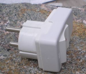 Stecher cu intrerupator (model dreptunghiular)