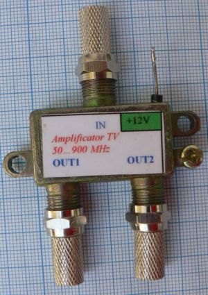 Amplificator de semnal TV CATV 1*IN-2*OUT, in banda 47-862Mhz ,castig 15dbi