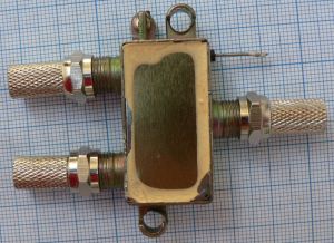 Amplificator de semnal TV CATV 1*IN-2*OUT, in banda 47-862Mhz ,castig 15dbi